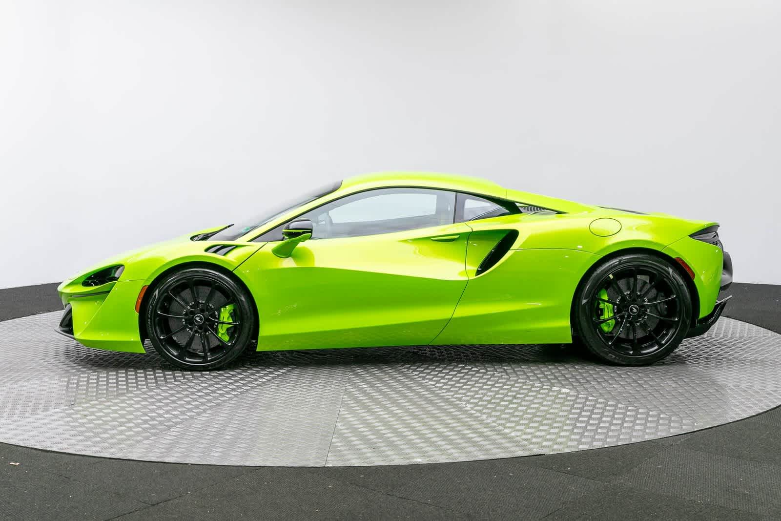 2026 McLaren Artura Base