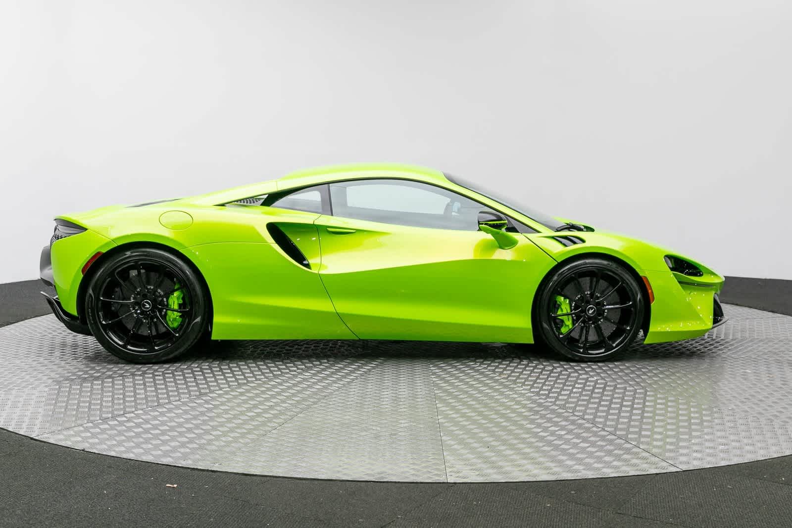 2026 McLaren Artura Base