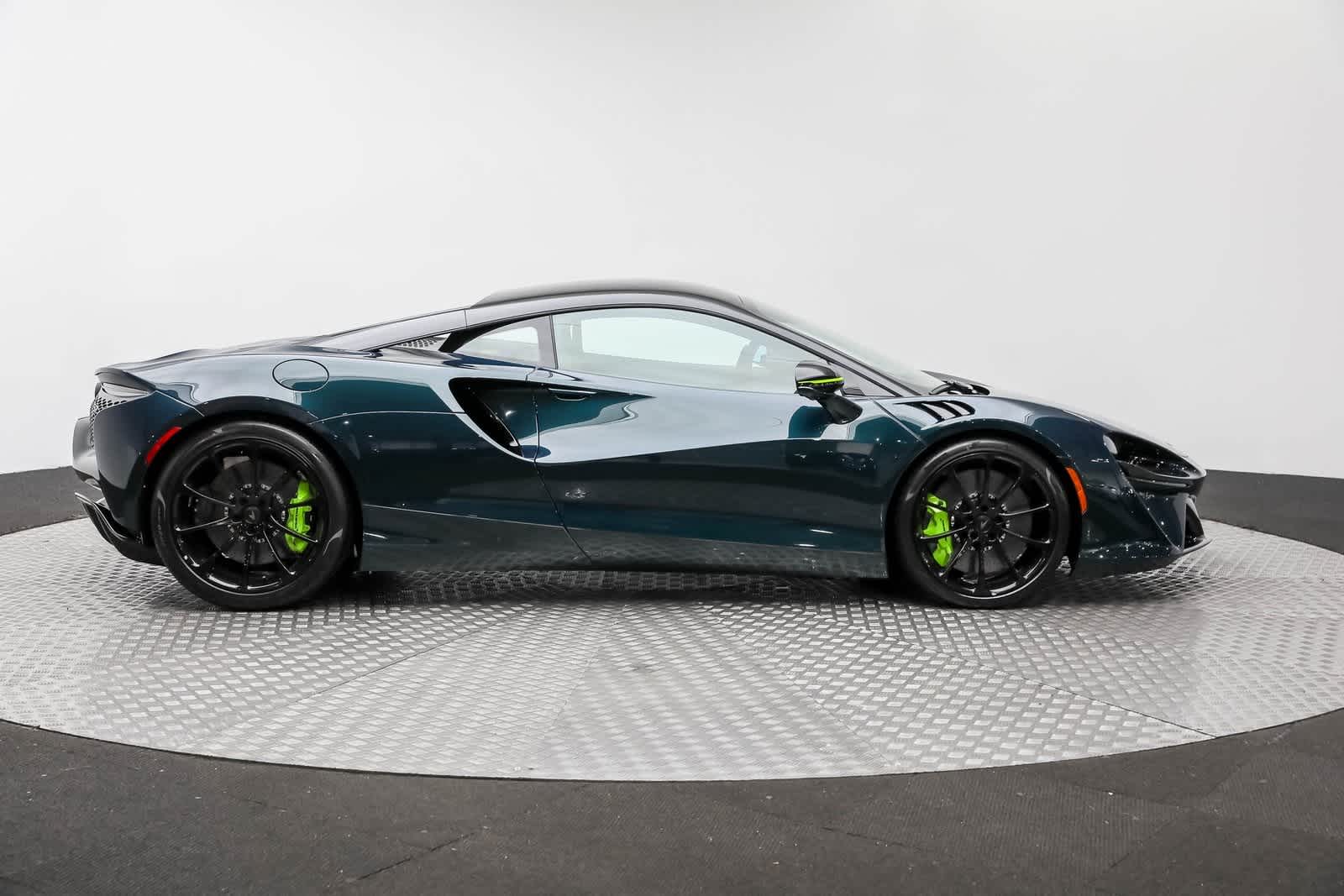 2026 McLaren Artura Base