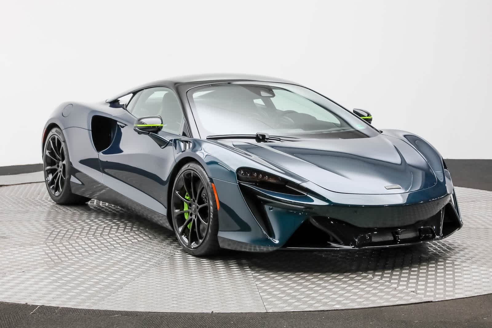 2026 McLaren Artura Base