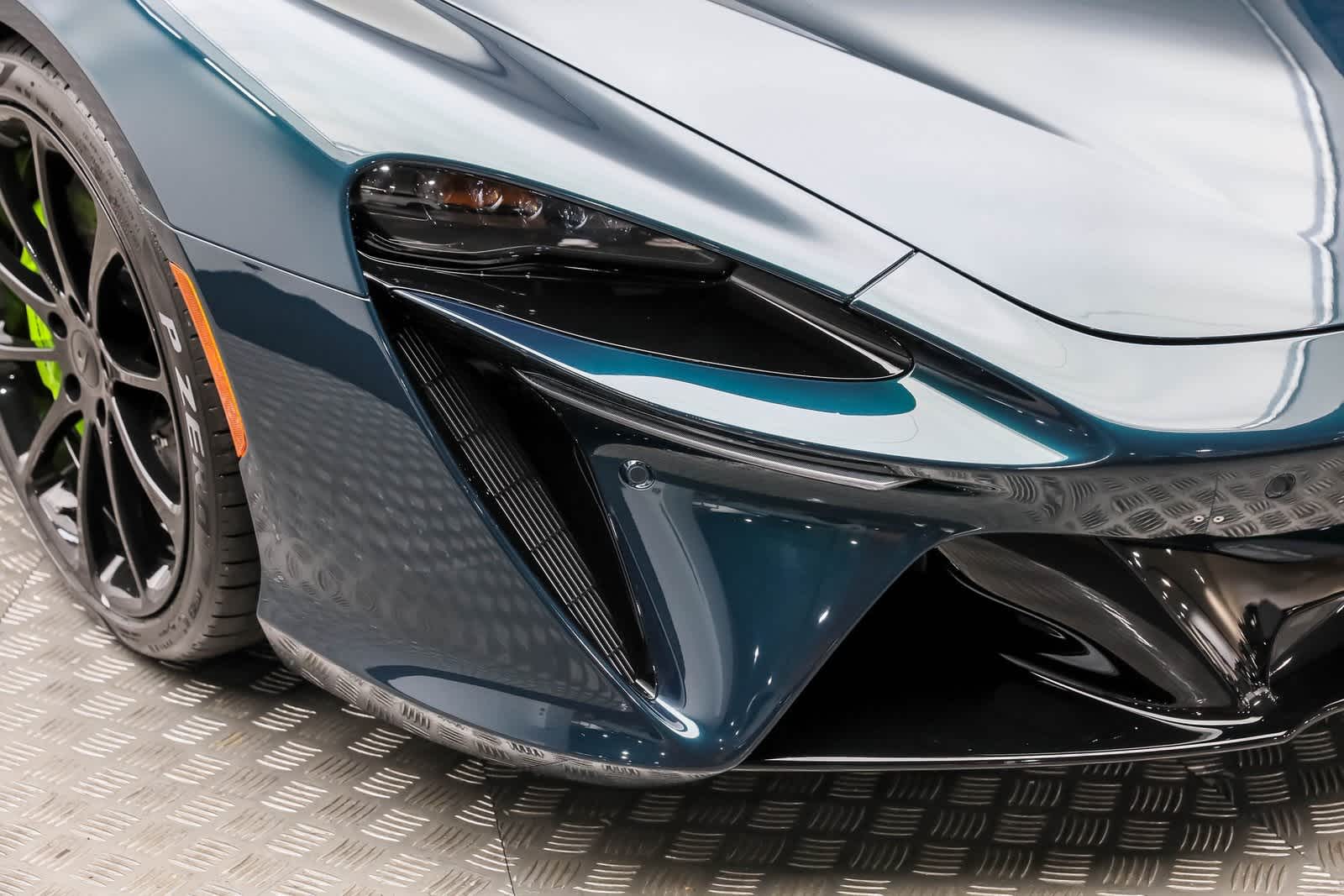 2026 McLaren Artura Base