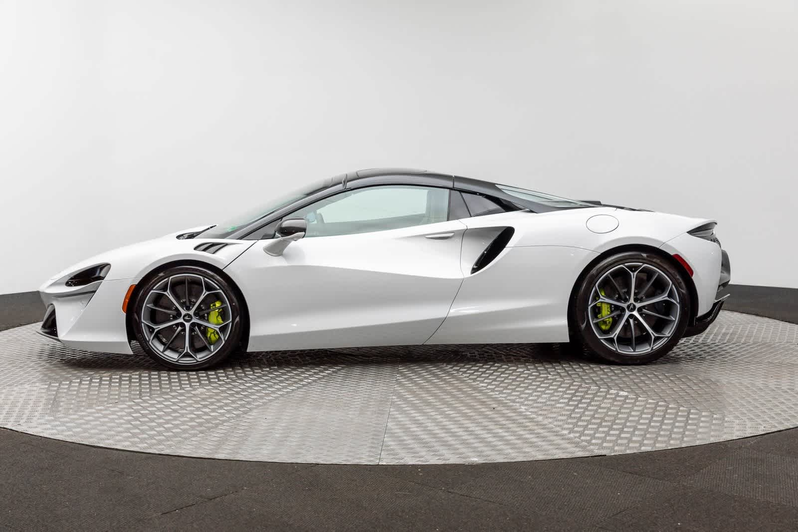 2026 McLaren Artura Spider