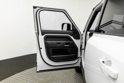 Land Rover Defender S 2025