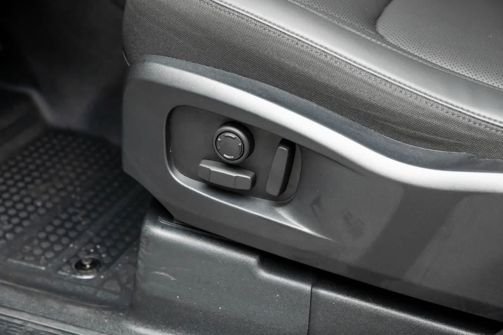 Land Rover Defender S 2025