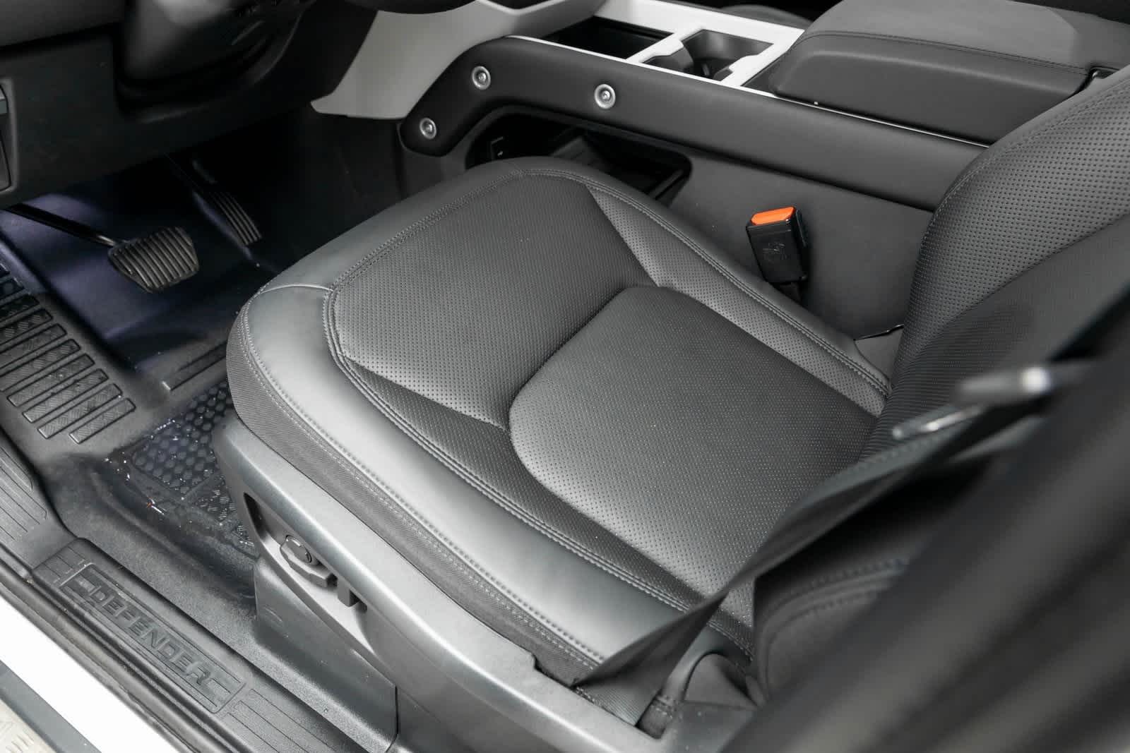 Land Rover Defender S 2025