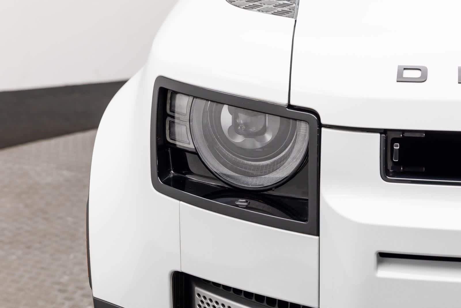 Land Rover Defender S 2025