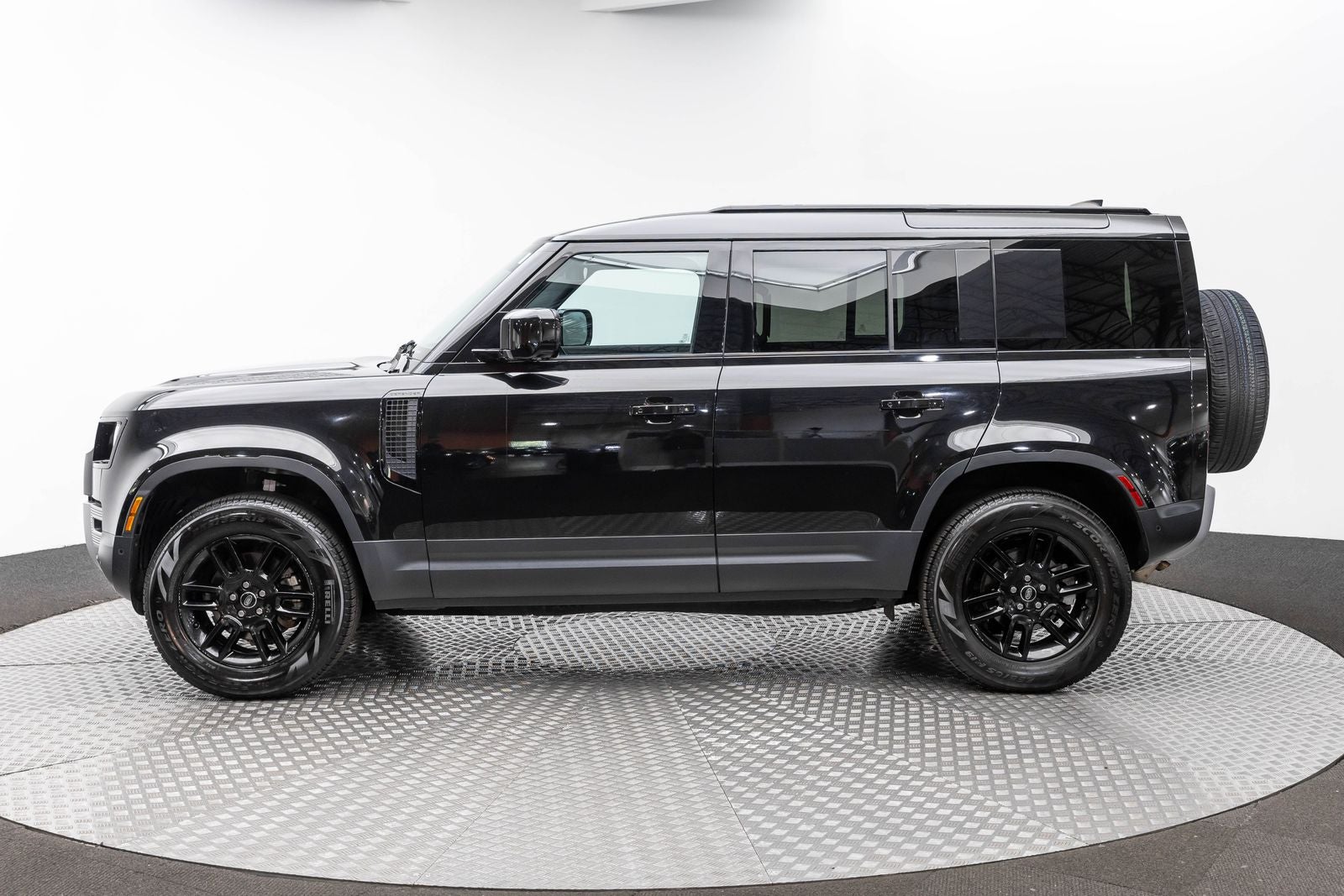 Land Rover Defender S 2025