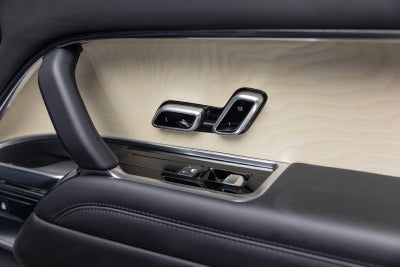 Land Rover Range Rover SV 2025
