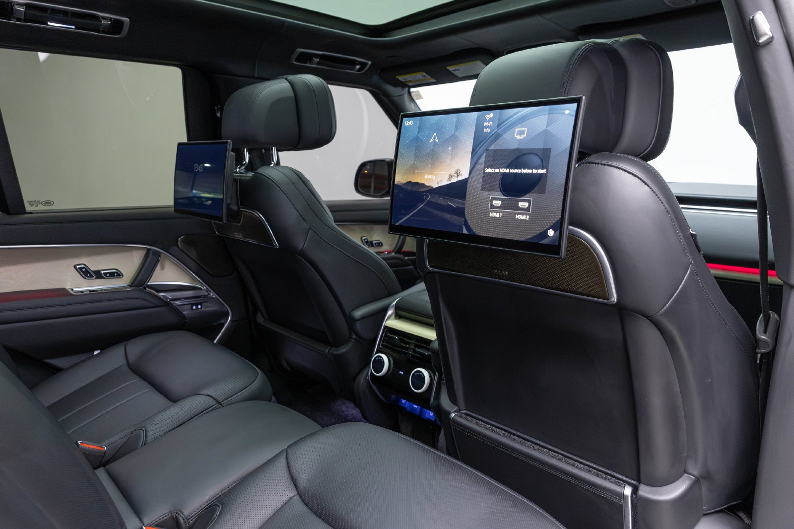 Land Rover Range Rover SV 2025