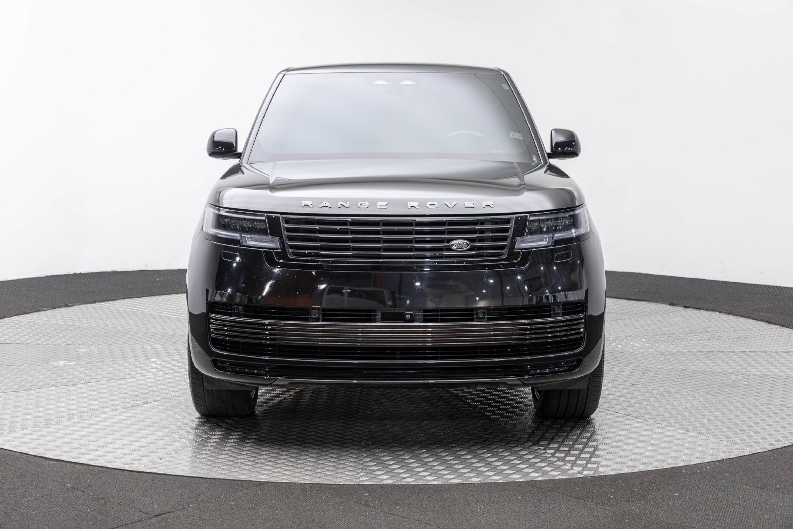 Land Rover Range Rover SV 2025