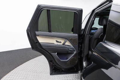Land Rover Range Rover SV 2025