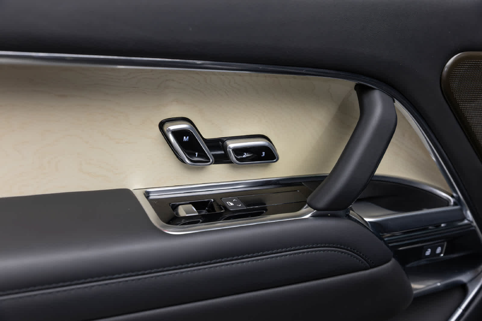 Land Rover Range Rover SV 2025