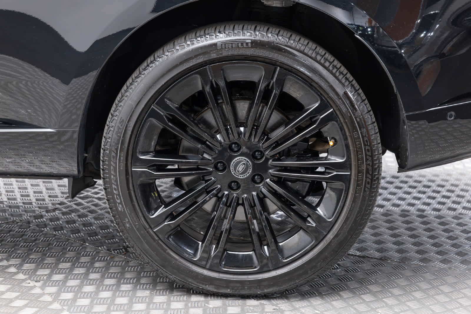 Land Rover Range Rover SV 2025