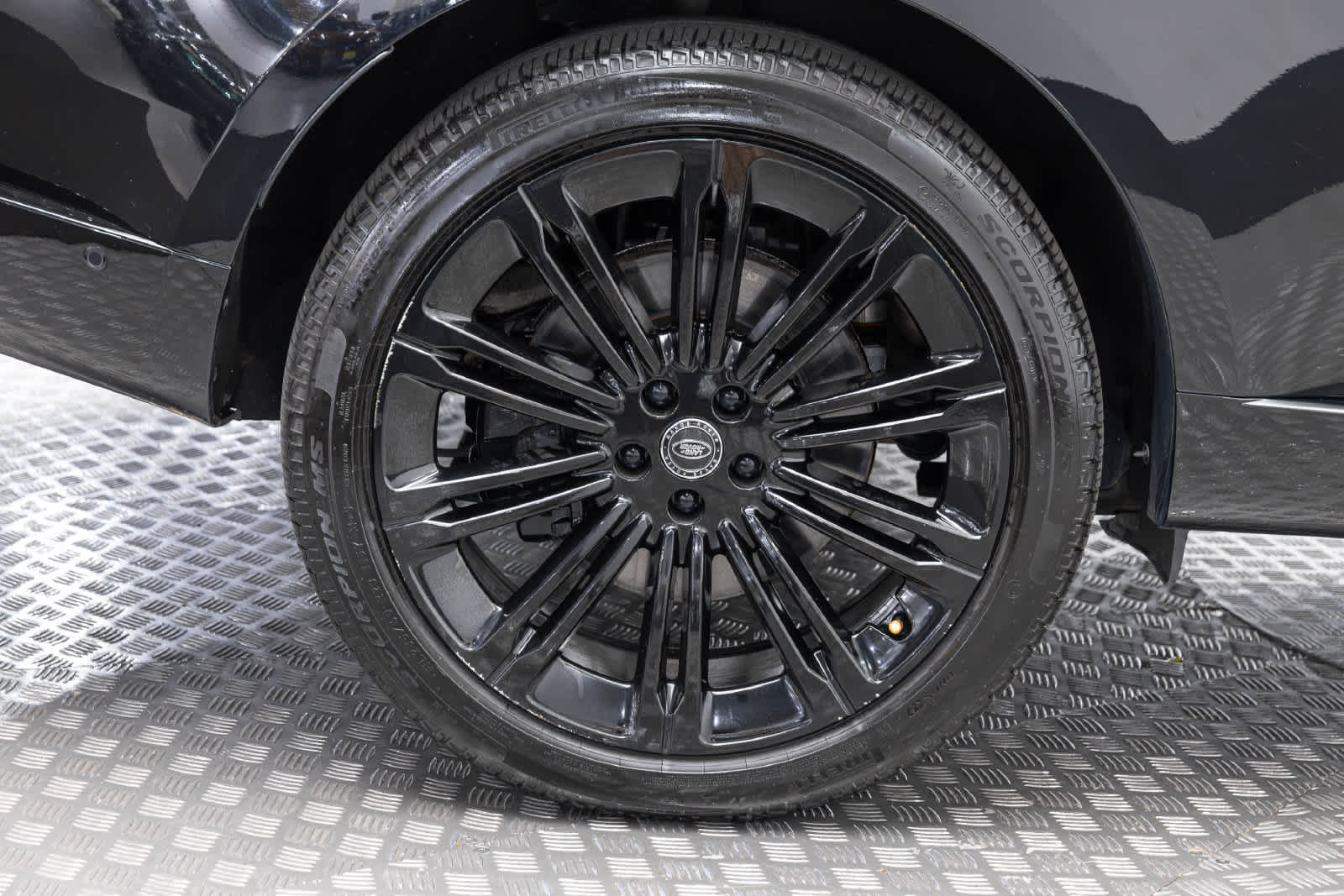 Land Rover Range Rover SV 2025