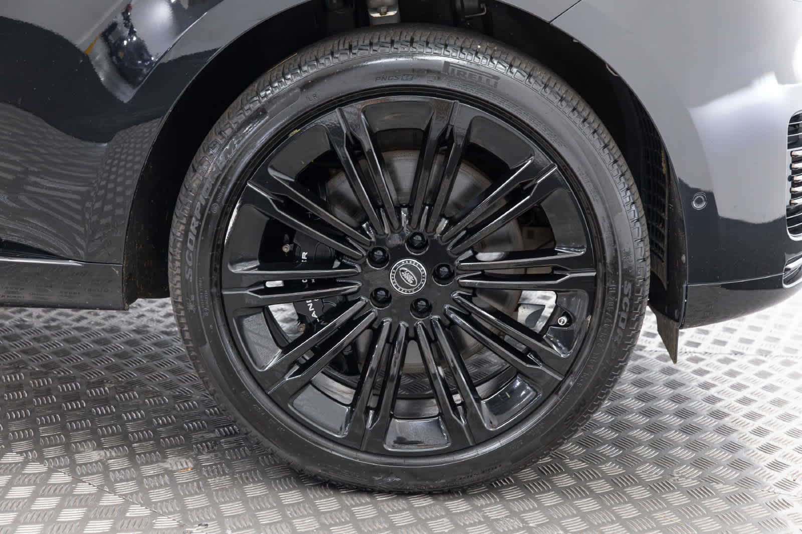 Land Rover Range Rover SV 2025