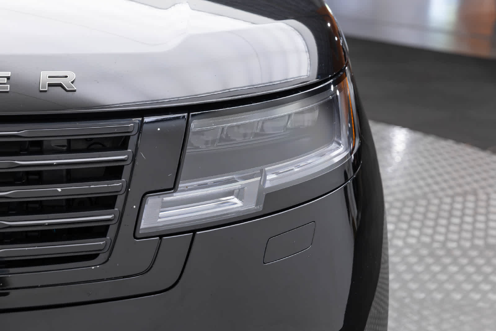 Land Rover Range Rover SV 2025