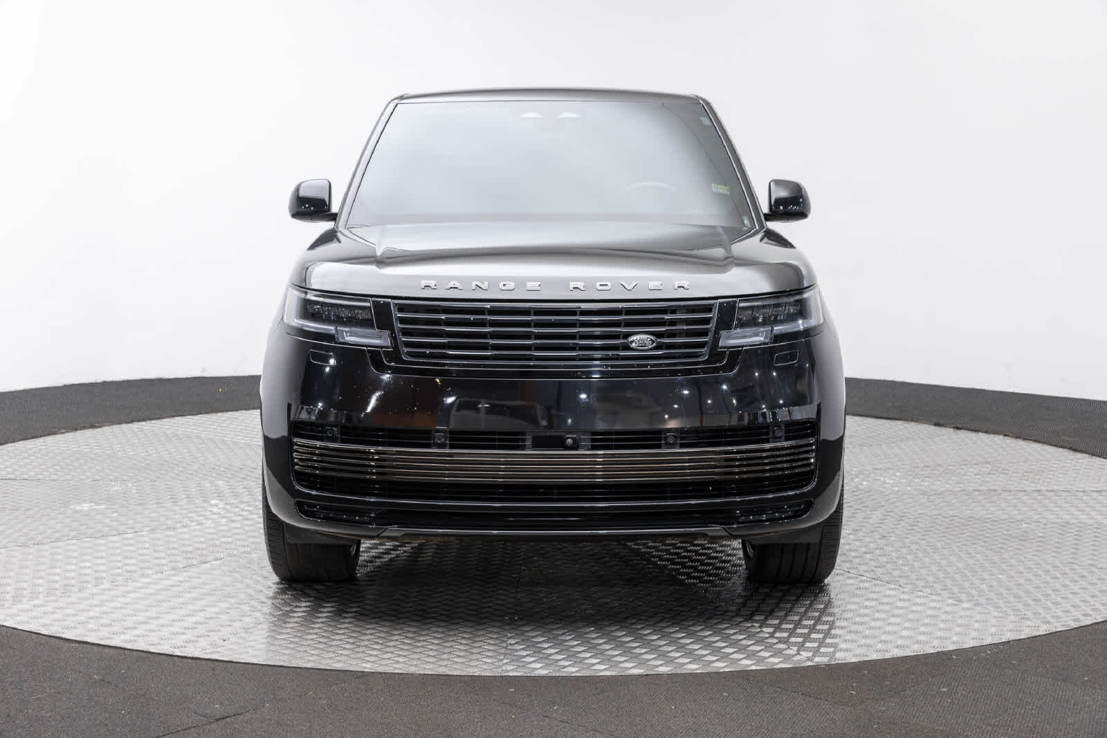 Land Rover Range Rover SV 2025