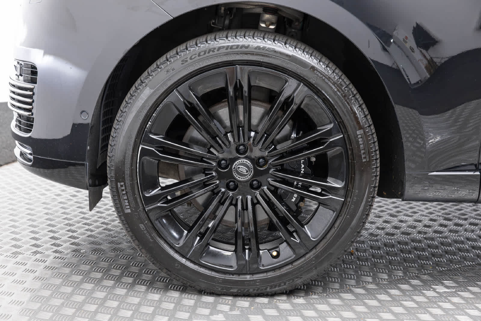 Land Rover Range Rover SV 2025