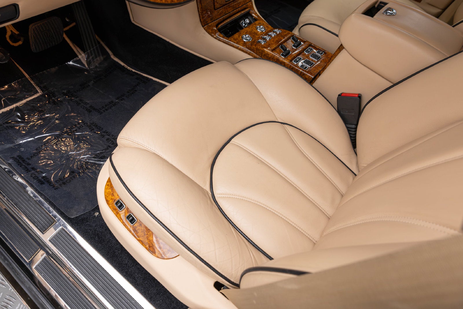 Rolls-Royce Silver Seraph de 4 puertas, berlina, del año 2002