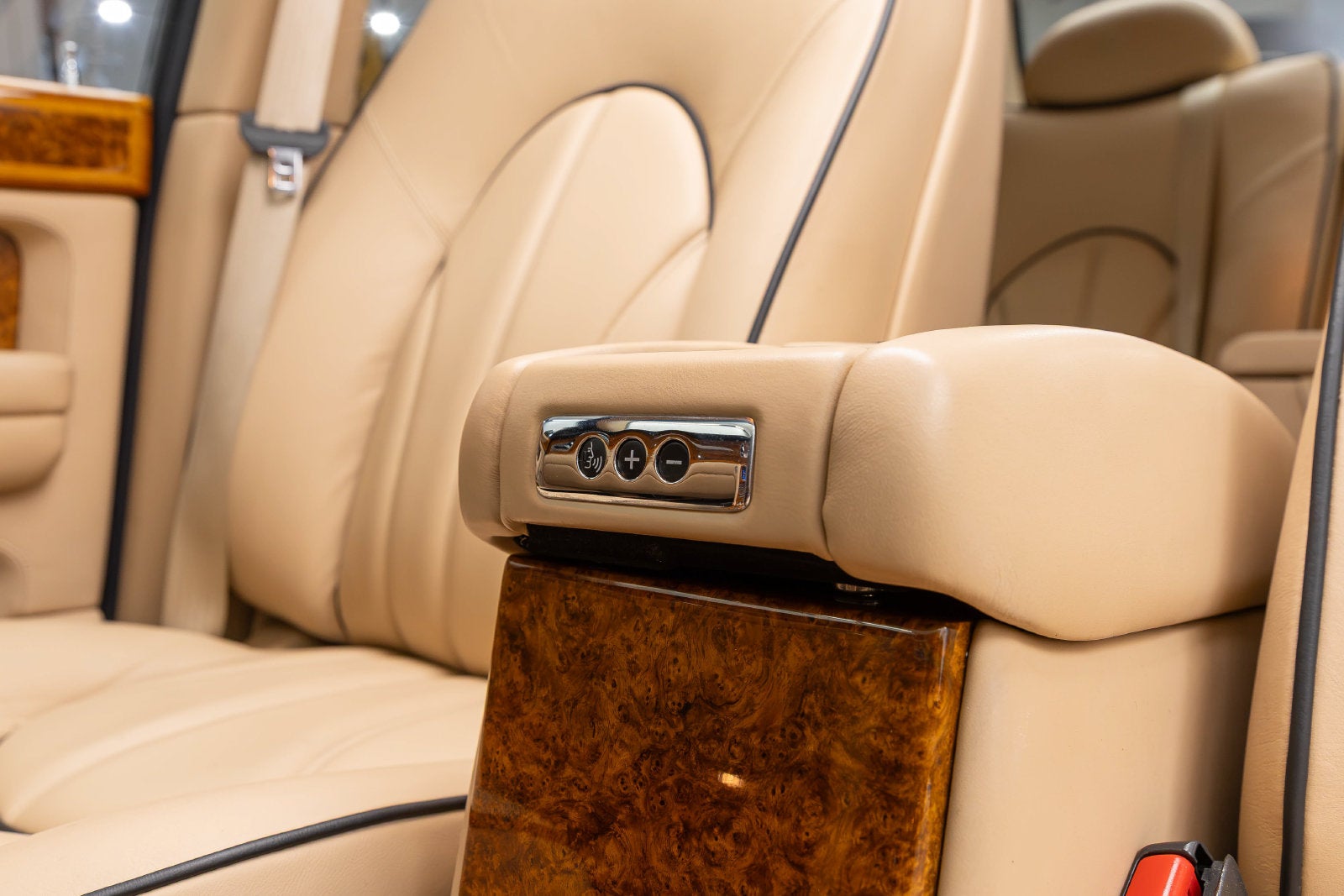Rolls-Royce Silver Seraph de 4 puertas, berlina, del año 2002