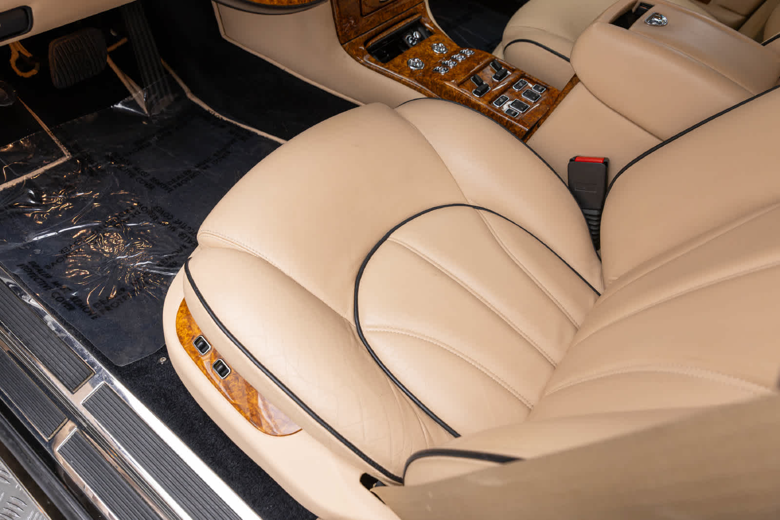 Rolls-Royce Silver Seraph de 4 puertas, berlina, del año 2002