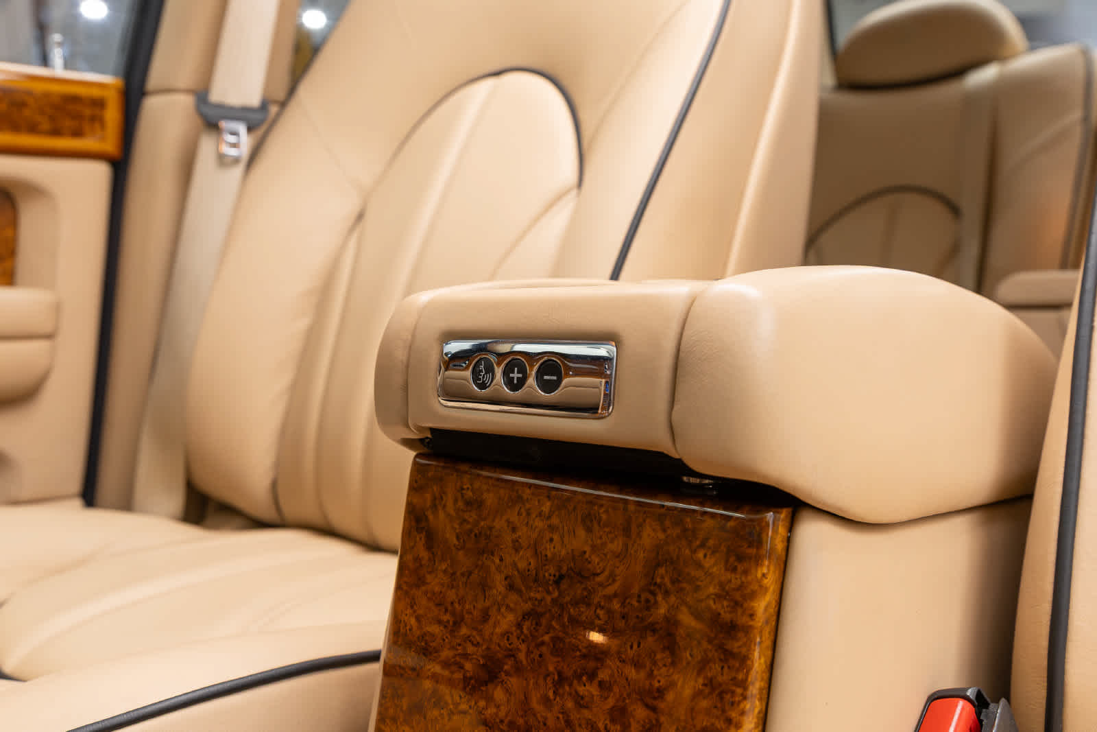 Rolls-Royce Silver Seraph de 4 puertas, berlina, del año 2002