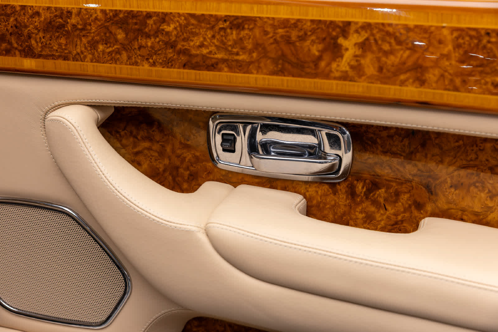 Rolls-Royce Silver Seraph de 4 puertas, berlina, del año 2002