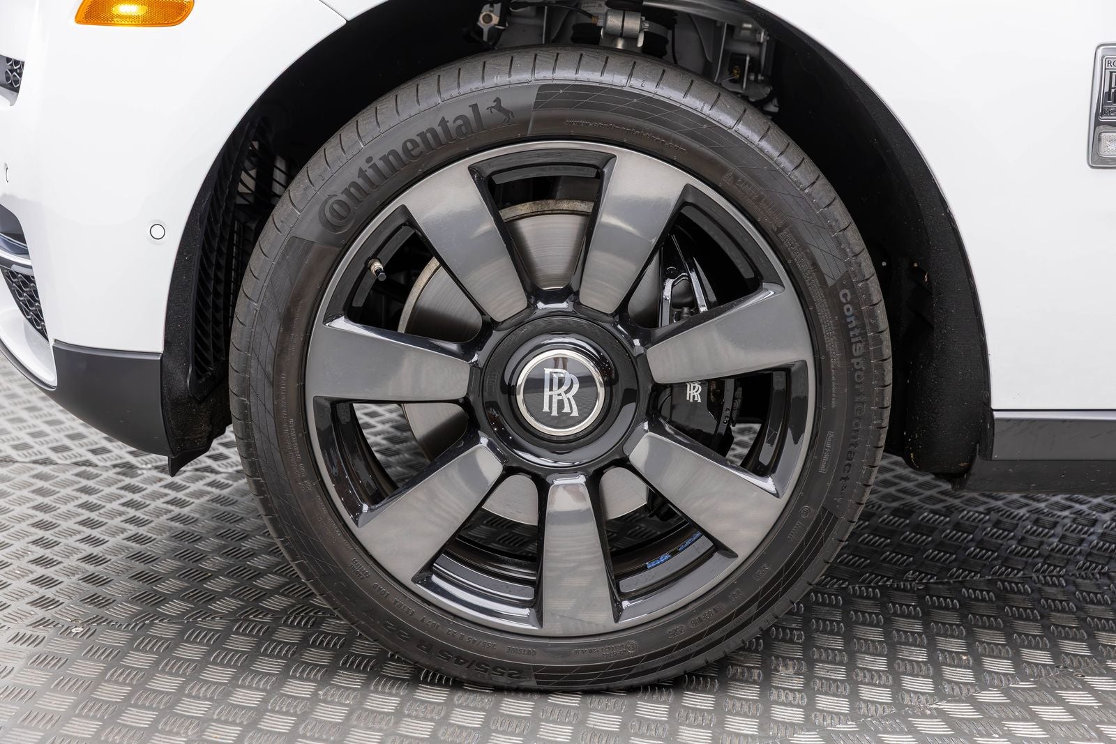 Rolls-Royce Cullinan SUV 2021