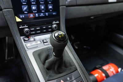Porsche 718 Cayman GT4 RS 2025