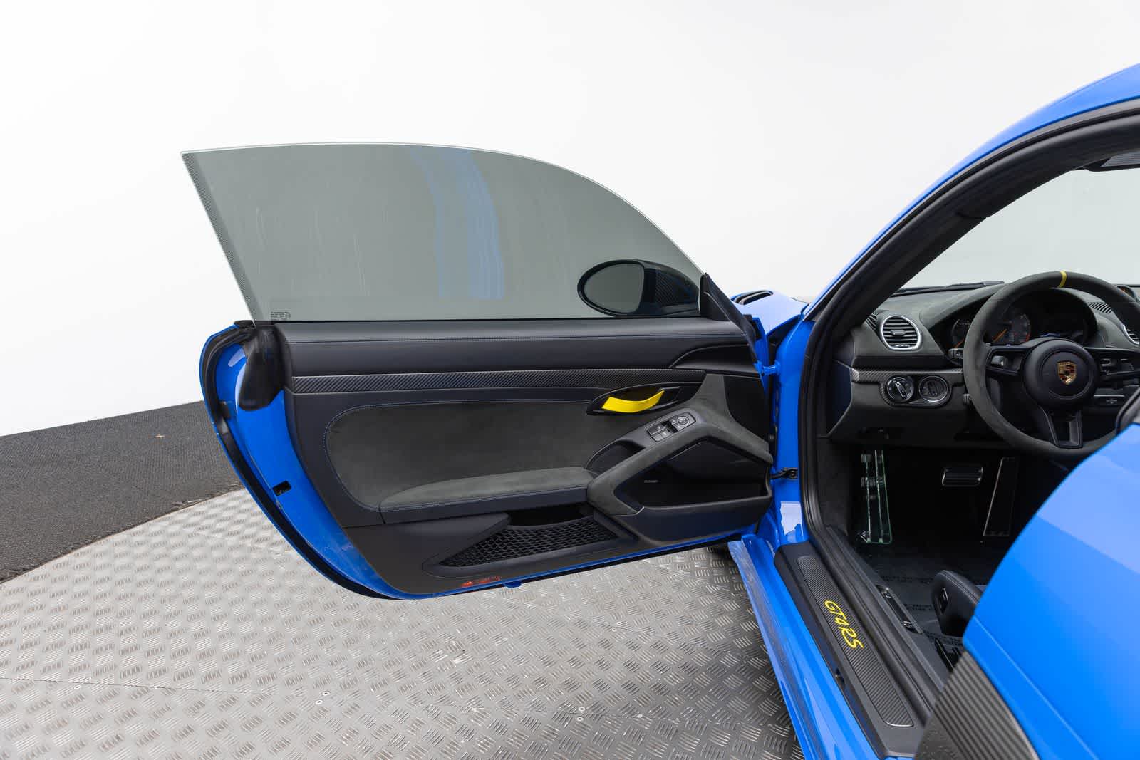 Porsche 718 Cayman GT4 RS 2025