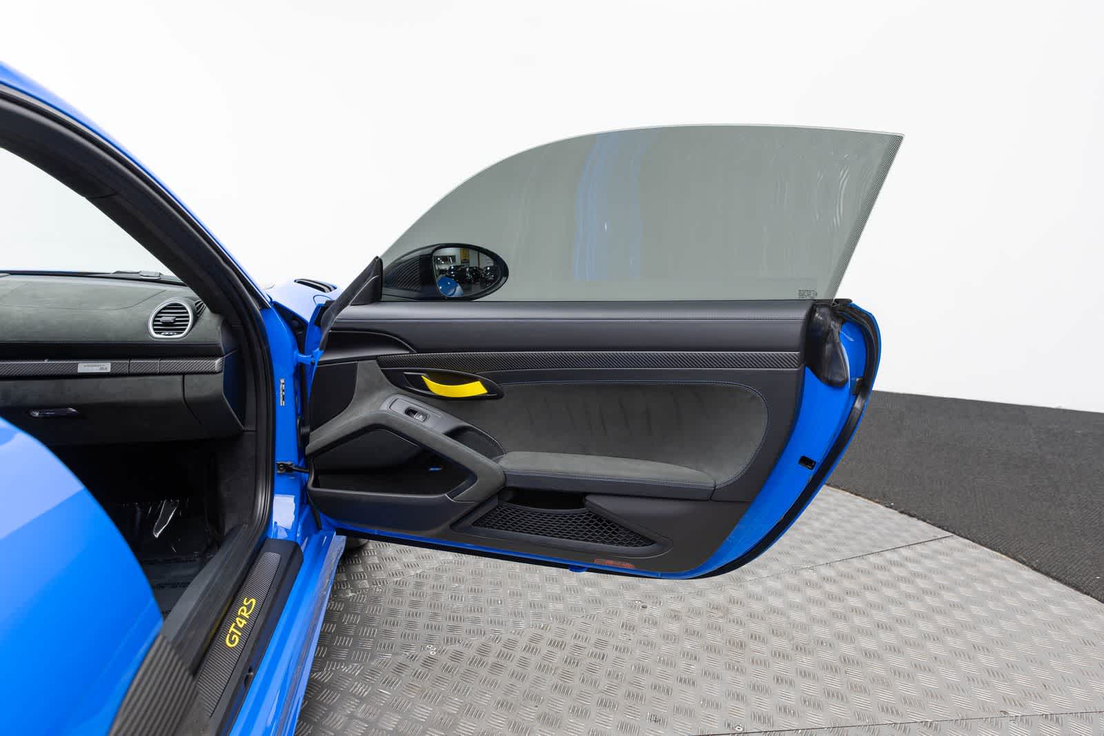 Porsche 718 Cayman GT4 RS 2025