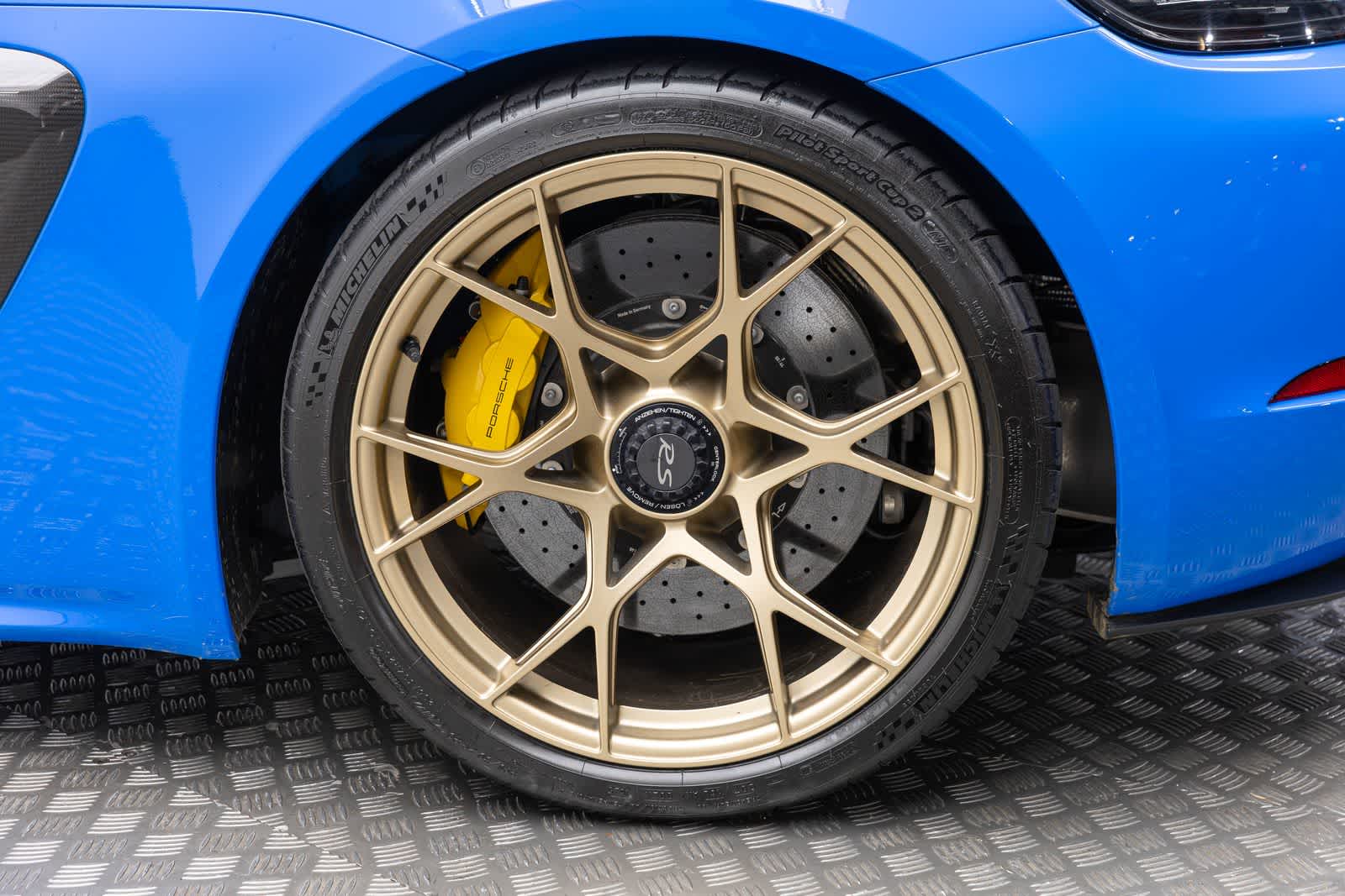 Porsche 718 Cayman GT4 RS 2025