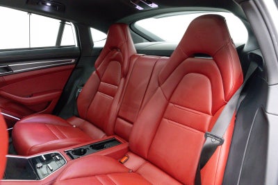 Porsche Panamera 4 2023