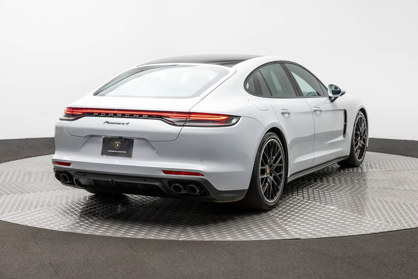 Porsche Panamera 4 2023