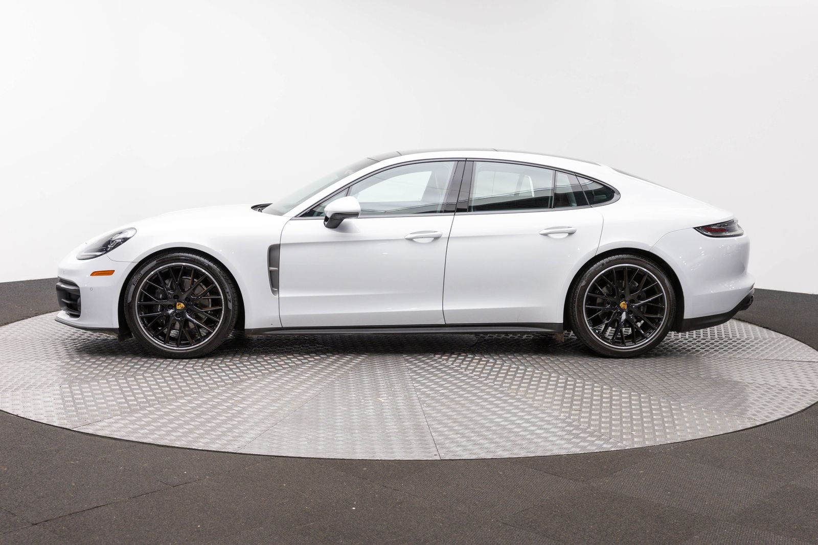 Porsche Panamera 4 2023