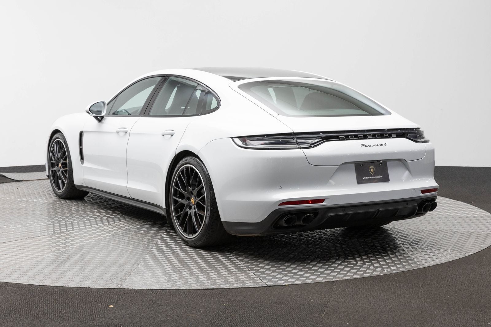 Porsche Panamera 4 2023