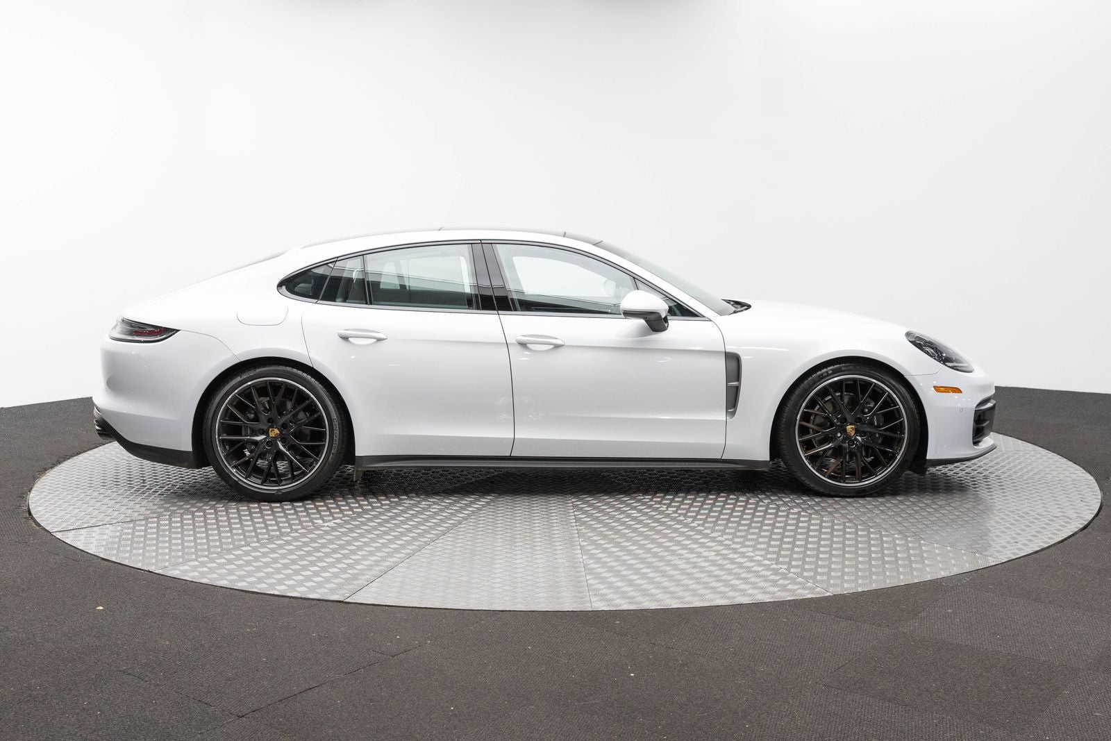 Porsche Panamera 4 2023
