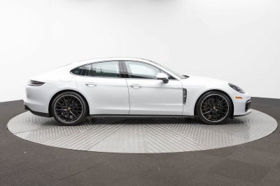Porsche Panamera 4 2023