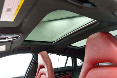 Porsche Panamera 4 2023