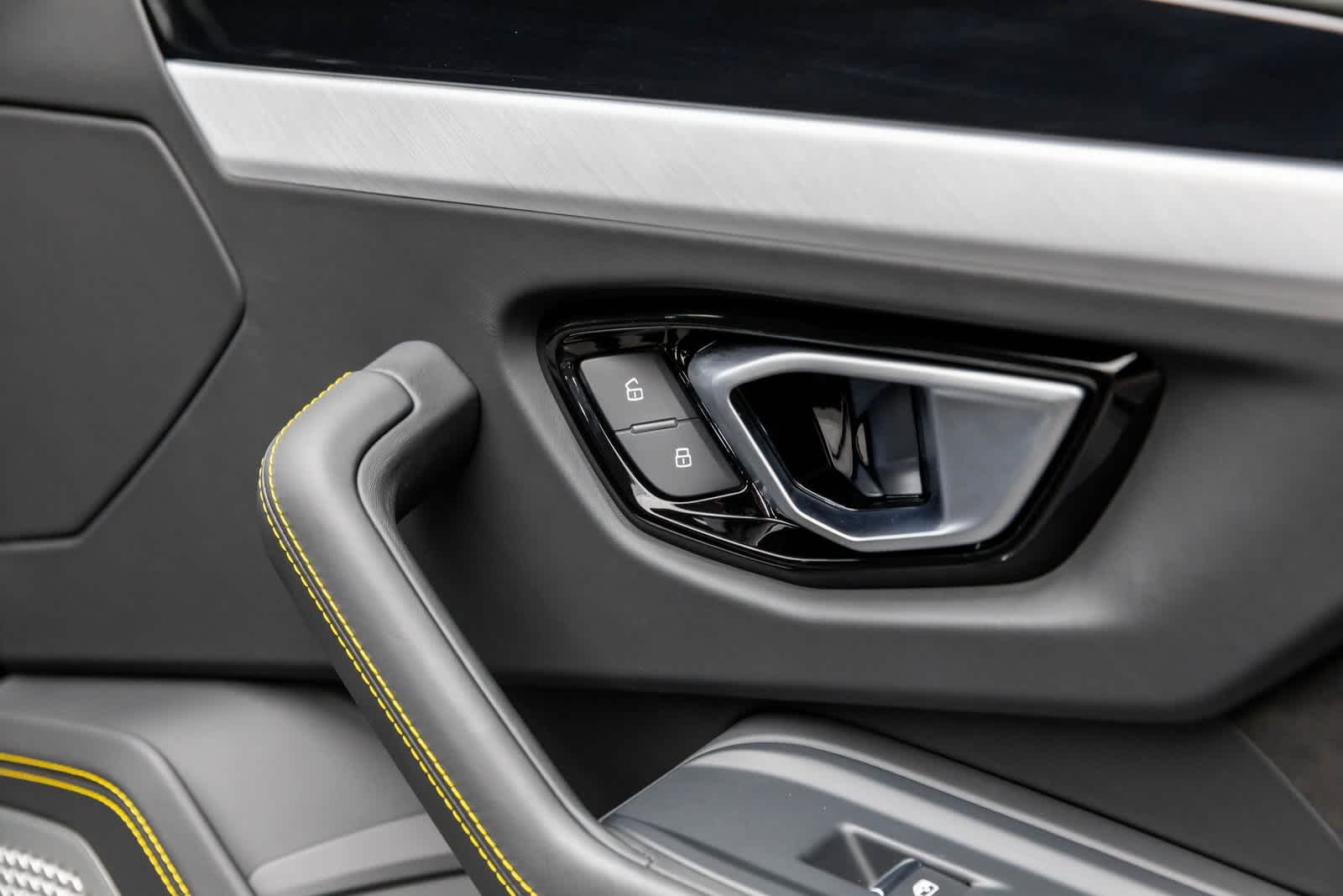 2022 Lamborghini Urus AWD