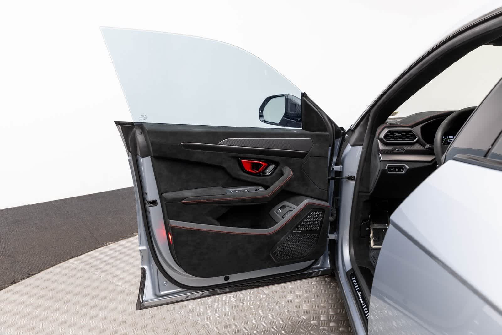 2024 Lamborghini Urus Performante