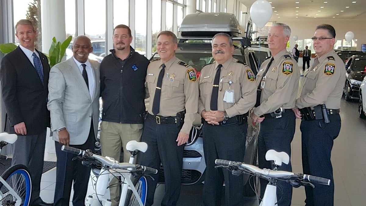 Sheriff del Condado de Loudoun en McLaren Washington en Sterling VA